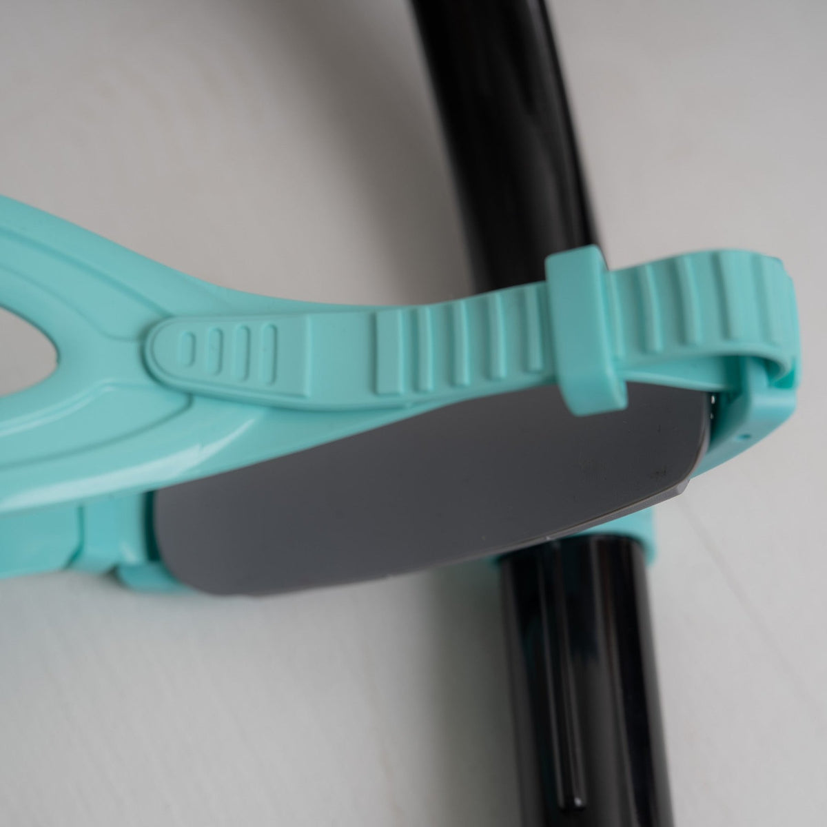 Aqua Centre Snorkel 1.0 keskisnorkkeli, musta-minttuAquaction