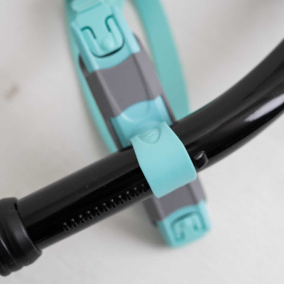 Aqua Centre Snorkel 1.0 keskisnorkkeli, musta-minttuAquaction