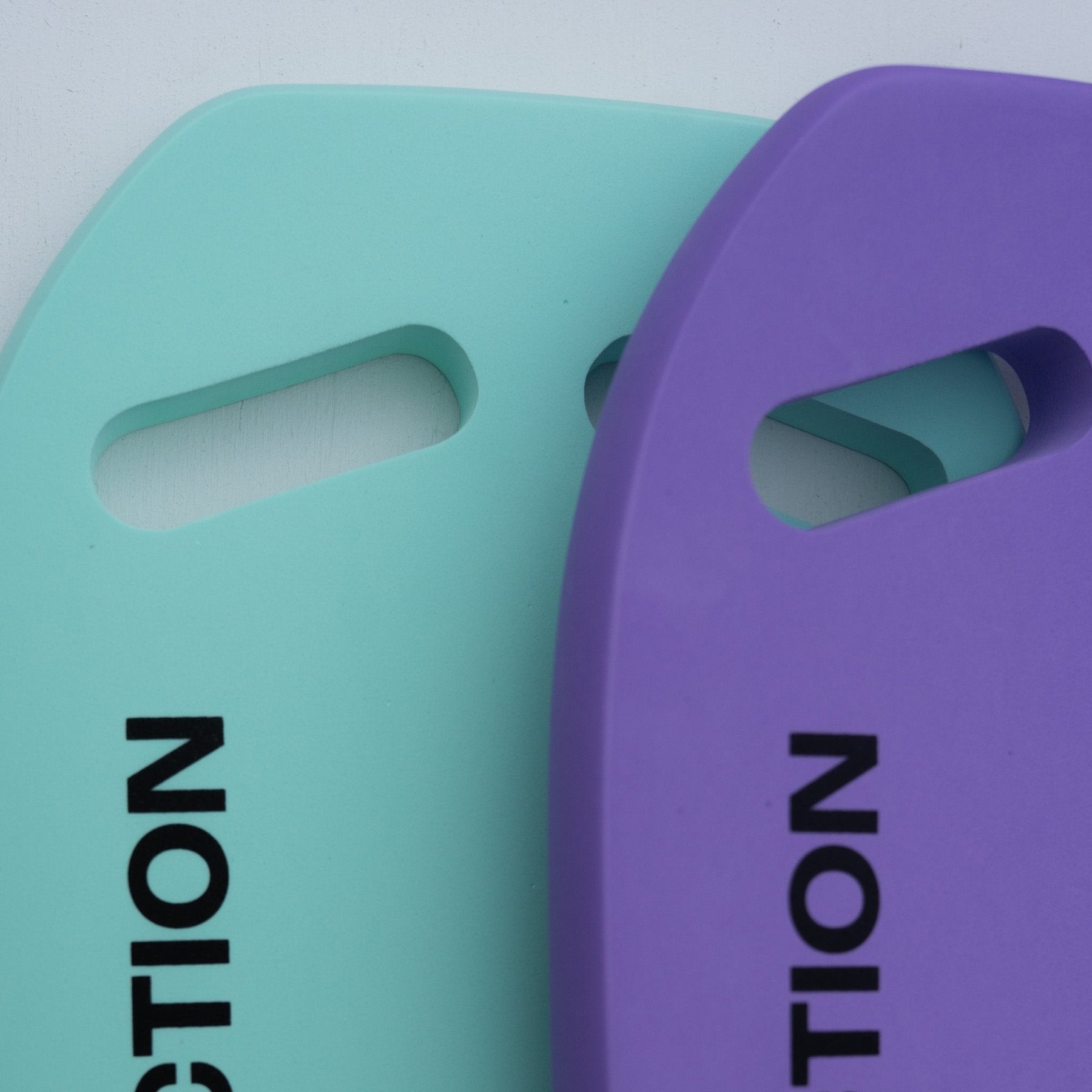 Aqua Kickboard 2.0 uimalauta käsiaukoillaAquaction