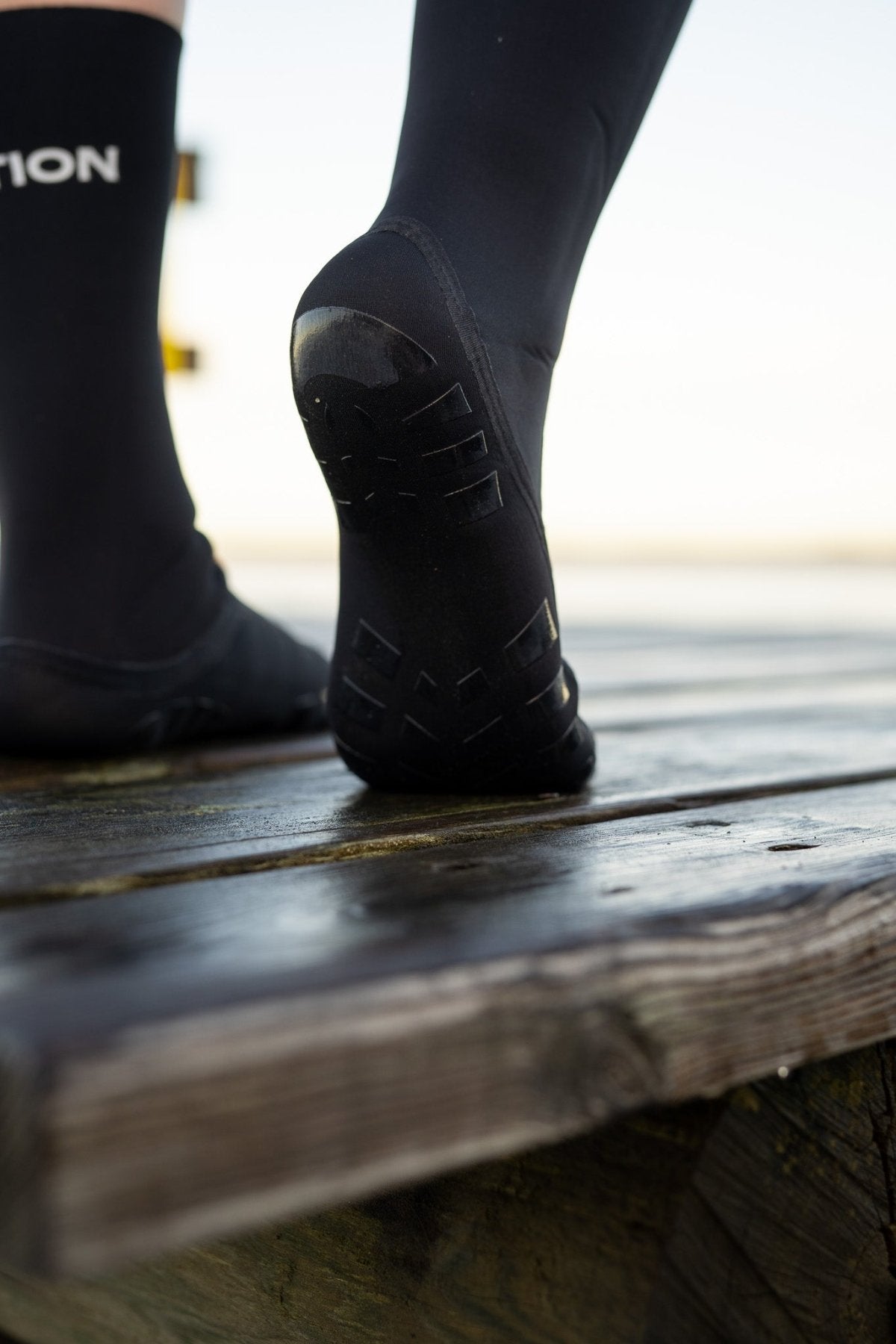 Aqua Socks 2.5 mm neopreeninen uintisukka, pitkä varsi ja säätö - Aquaction