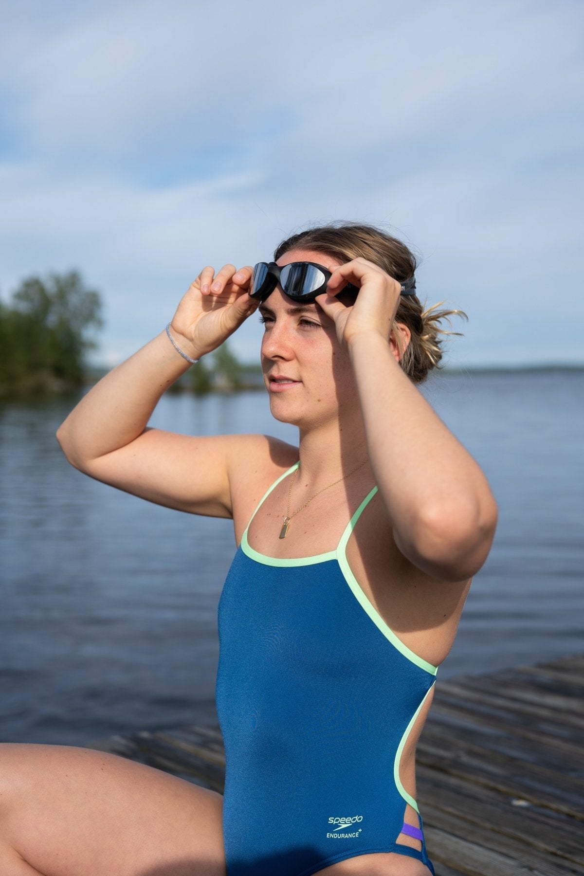 AquaCore Mirror uimalasit, musta-hopea, silikonihihna ja säätönappi - Aquaction