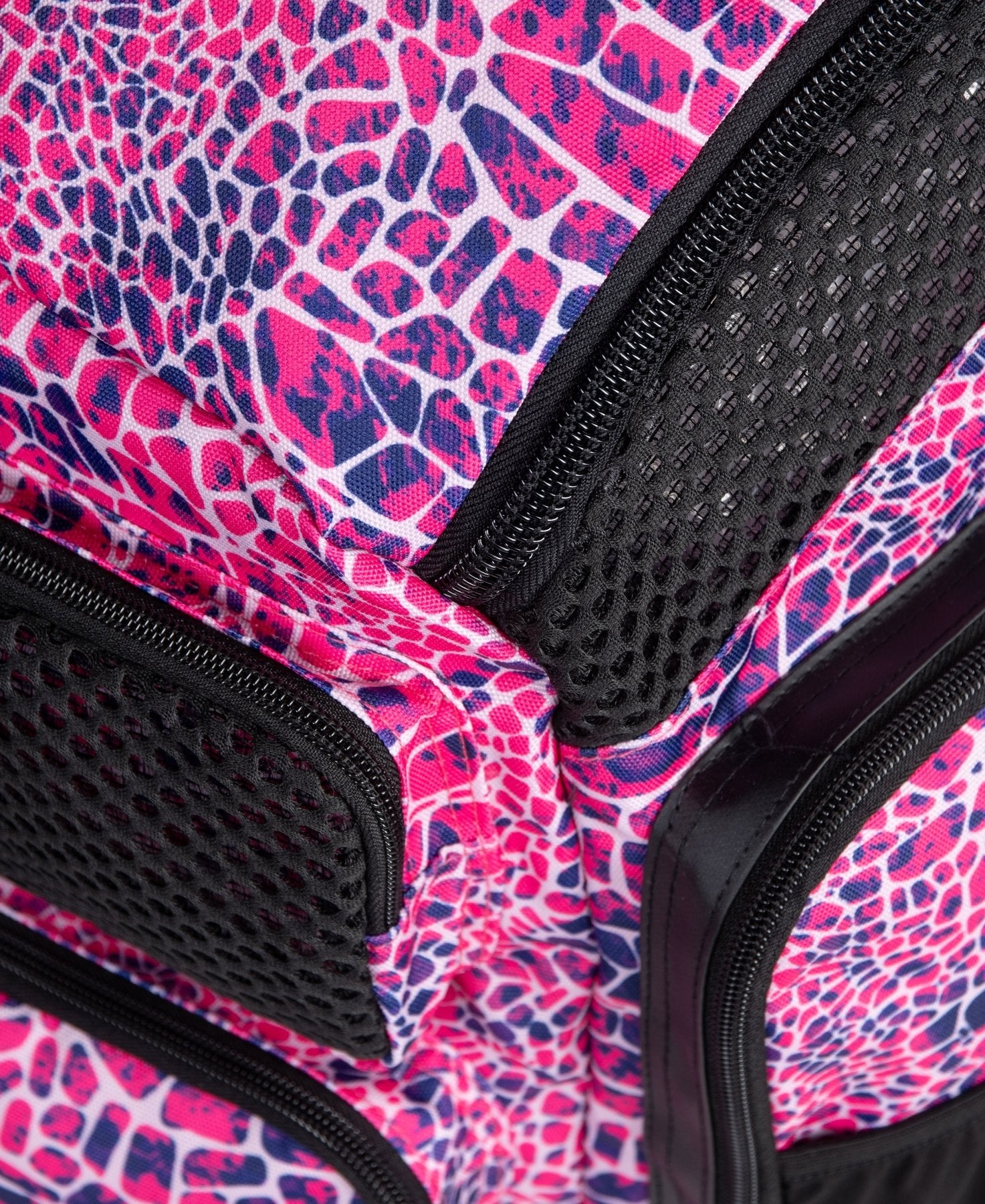 Arena One Go Backpack 45L reppu, Allover Snakeskin PinkArena